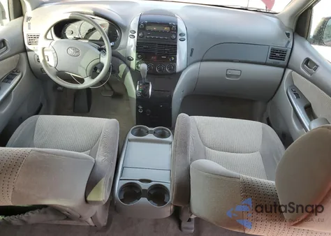 2010 Toyota Sienna Le z USA, uszkodzony, nr VIN 5TDJK4CC1AS028786